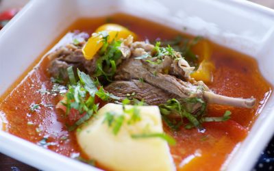 Borșul de miel: Un deliciu controversat. Beneficii, riscuri și secretul preparării