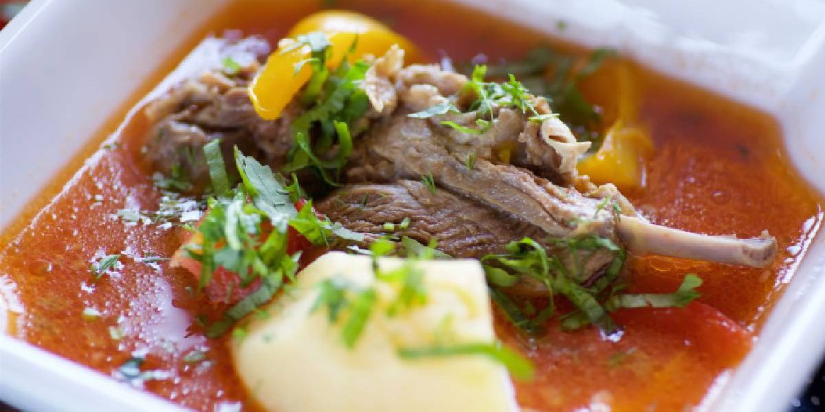 Mesele bogate de Paște, o provocare pentru organism după perioada de post Tranziția de la regimul alimentar specific postului la mesele festive de Paște reprezintă o schimbare majoră pentru organism