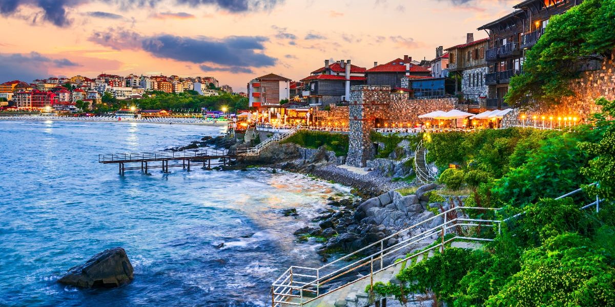 Zeci de mii au fugit din țară: România, în pragul unei crize masive