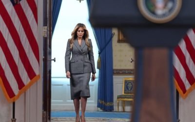 Melania Trump intră în scenă: Declarația surprinzătoare despre scandalul Jeffrey Epstein Prima doamnă a Statelor Unite, Melania Trump, a făcut o declarație neașteptată joi, legată de controversatul caz Jeffrey Epstein