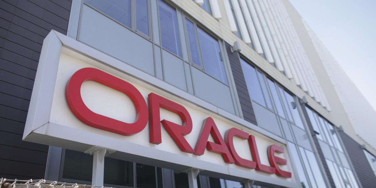 Oracle concediază mii de angajați pe fondul investițiilor în inteligența artificială București – Gigantul american din domeniul software, Oracle, a demarat un nou val de concedieri, miile de angajați afectați de această măsură fiind rezultatul presiunilor financiare
