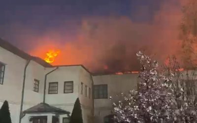 Incendiu devastator la mănăstirea din Vâlcea: Pompieri din 3 județe intervin