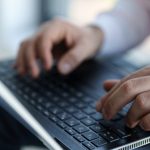 Atenție la fraude: DNSC avertizează cu privire la mesajele false