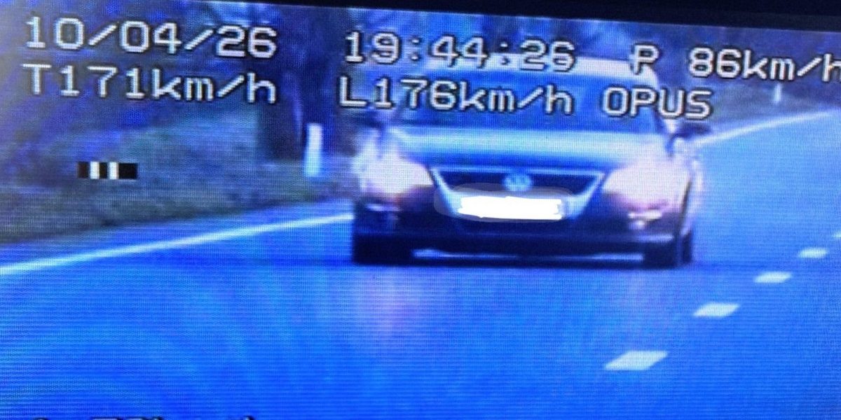 Șoferița, prinsă cu 176 km/h: „Ard cozonacii!” pe DN 38