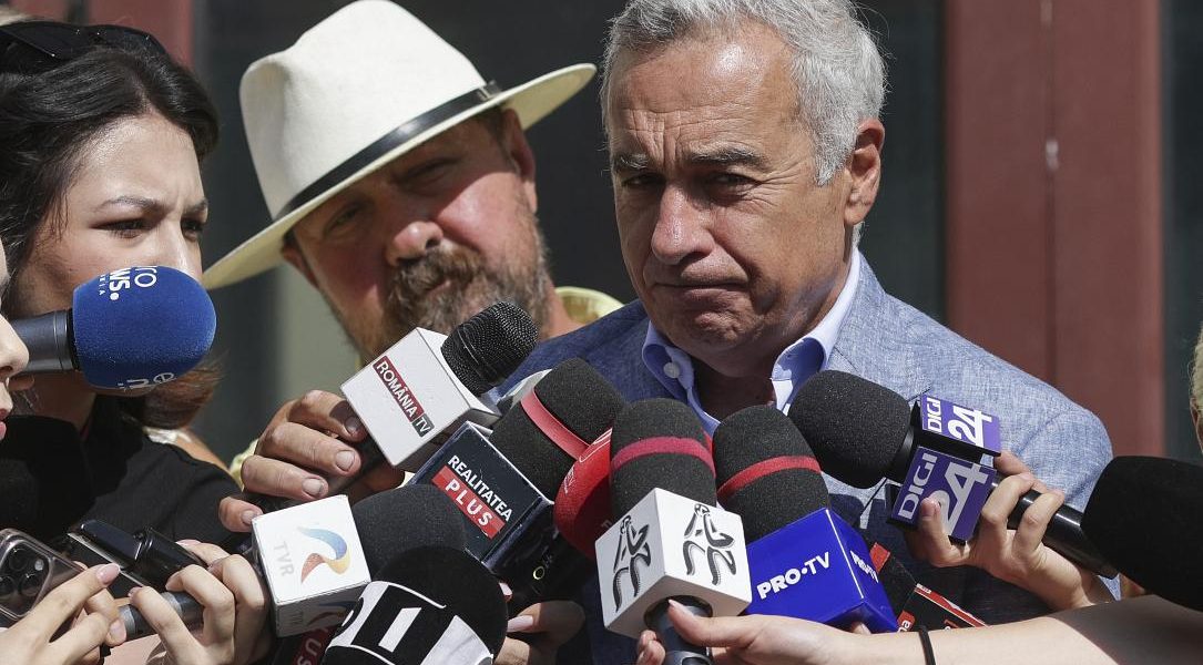 Procesul lui Călin Georgescu, fost candidat la prezidențiale, poate începe București – Tribunalul București a decis, joi, 2 aprilie, că procesul fostului candidat la prezidențiale și politician de extremă-dreapta, pro-rus Călin Georgescu, poate începe