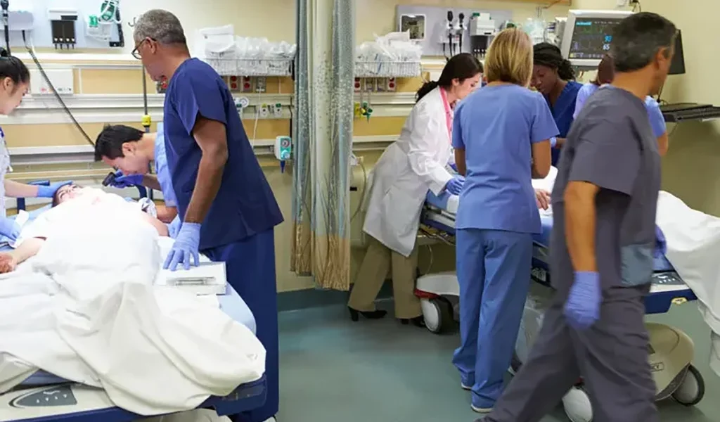 Cum vor fi plătite gărzile medicilor în 2026: Inechități majore în sistemul sanitar