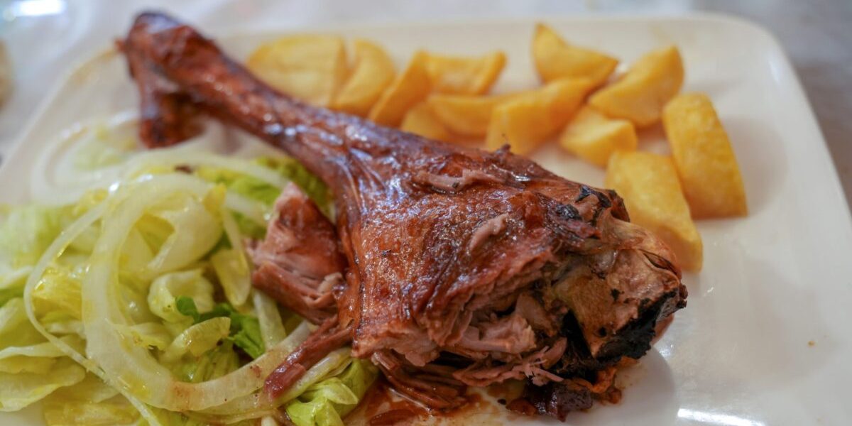 Cum mănânci echilibrat de Sărbători? Ghid practic pentru orice român