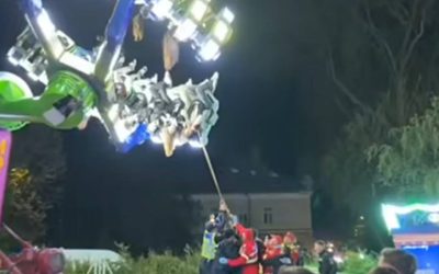 Blocaţi în aer la Caransebeș: 17 copii salvați de pompieri dintr-un carusel defect