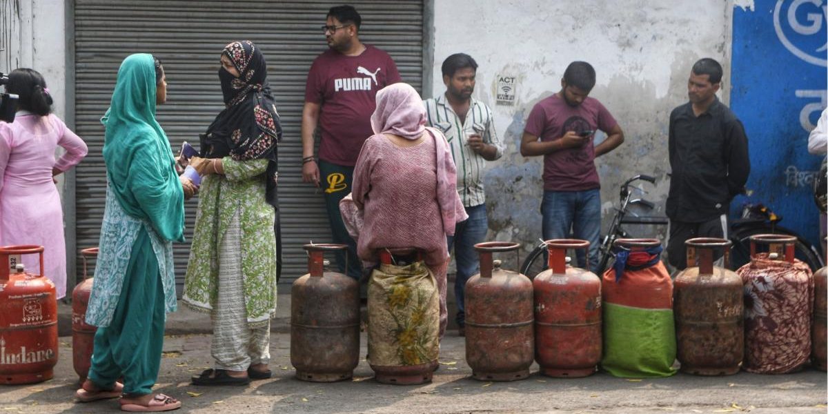 Criza de gaz în India: Războiul din Orientul Mijlociu închide bucătăriile celei mai populate țări din lume Războiul din Orientul Mijlociu a declanșat o penurie severă de gaz petrolier lichefiat (GPL) în India, cea mai populată țară din lume