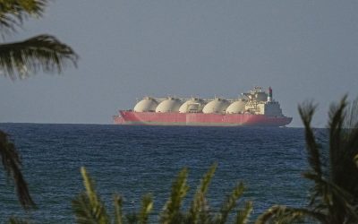 Iranul deschide Strâmtoarea Ormuz, dar impune o condiție pentru navele comerciale