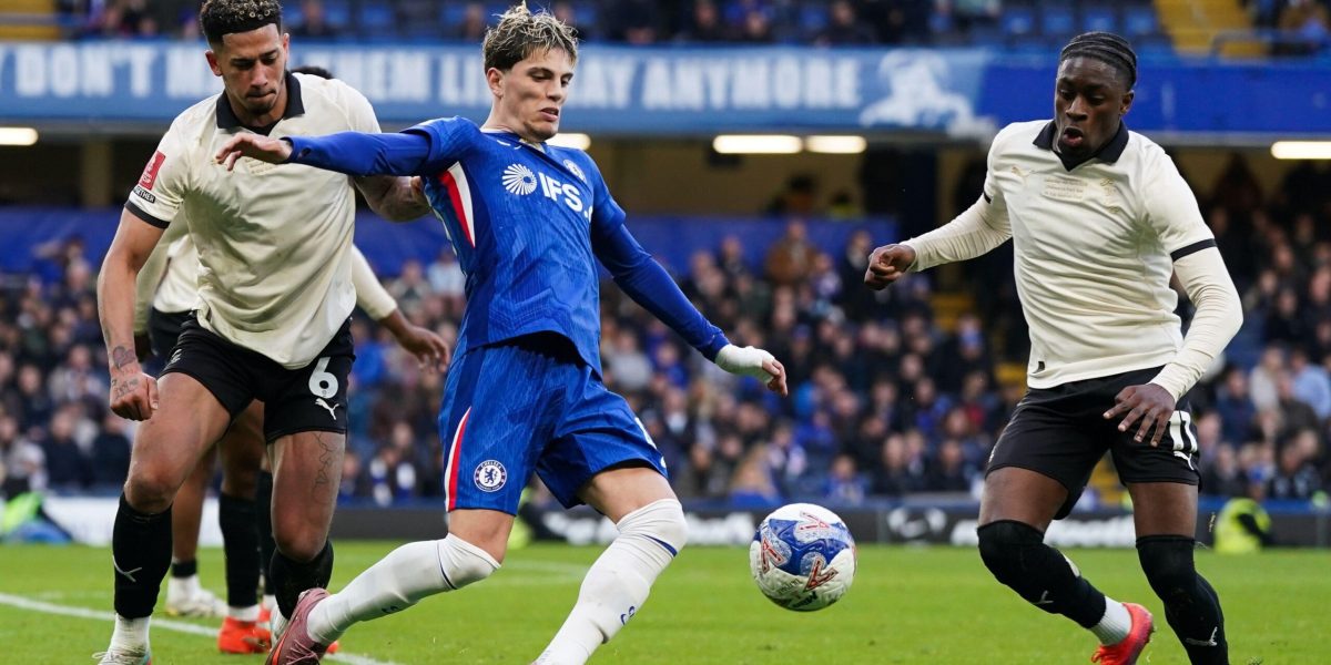 Chelsea, victorie categorică în fața celor de la Port Vale în FA Cup Chelsea a zdrobit formația Port Vale, scor 7-0, sâmbătă, 4 aprilie 2026, în sferturile de finală ale FA Cup