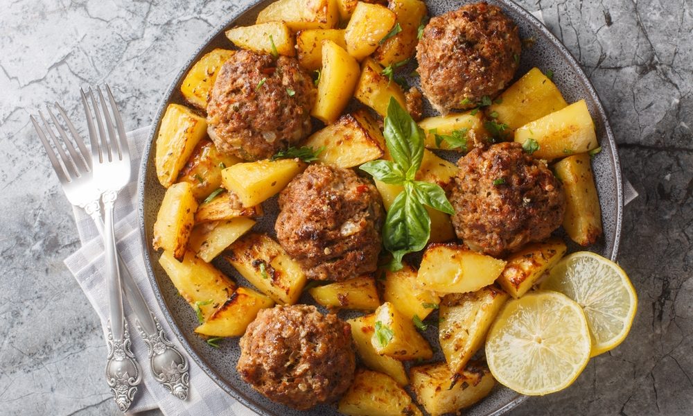 Rețeta-secret a chiftelelor grecești: Gustul Mediteranei, direct la cuptor!