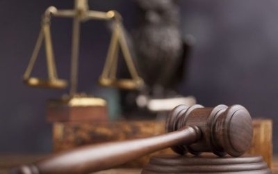 O femeie este acuzată de uciderea unui medic anestezist și incendierea apartamentului acestuia O femeie în vârstă de 39 de ani a fost pusă sub acuzare de procurorii bucureșteni pentru uciderea unui medic anestezist și incendierea locuinței acestuia din Sectorul 3, a anunțat, luni, Parchetul de pe lângă Tribunalul București