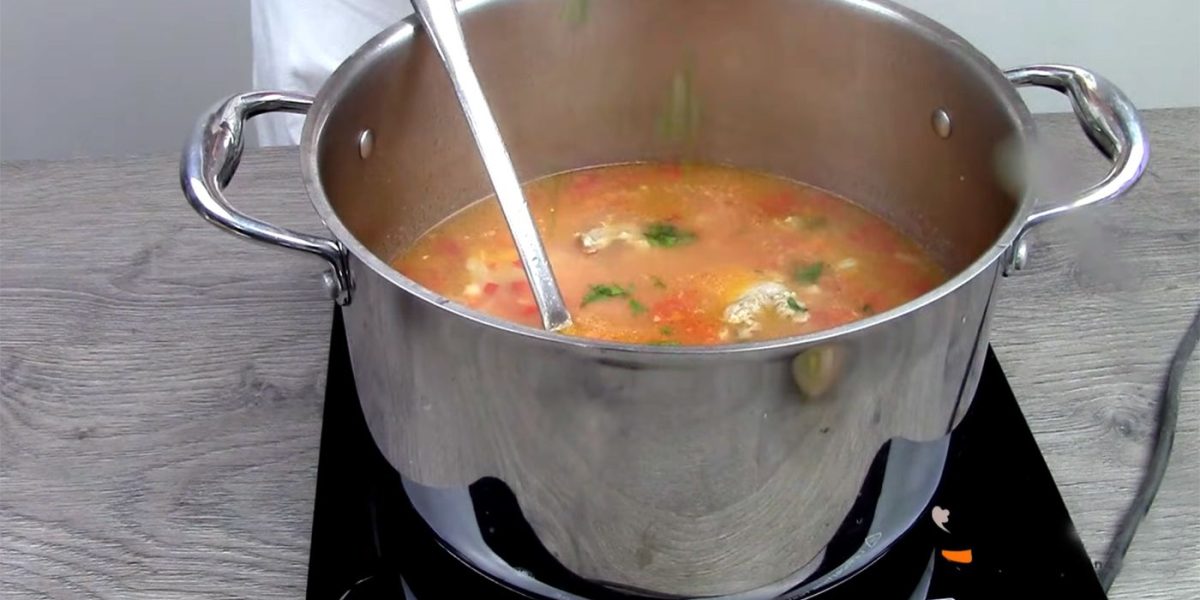 Atenție, gurmanzi! Condimentul SECRET care distruge ciorba de curcan