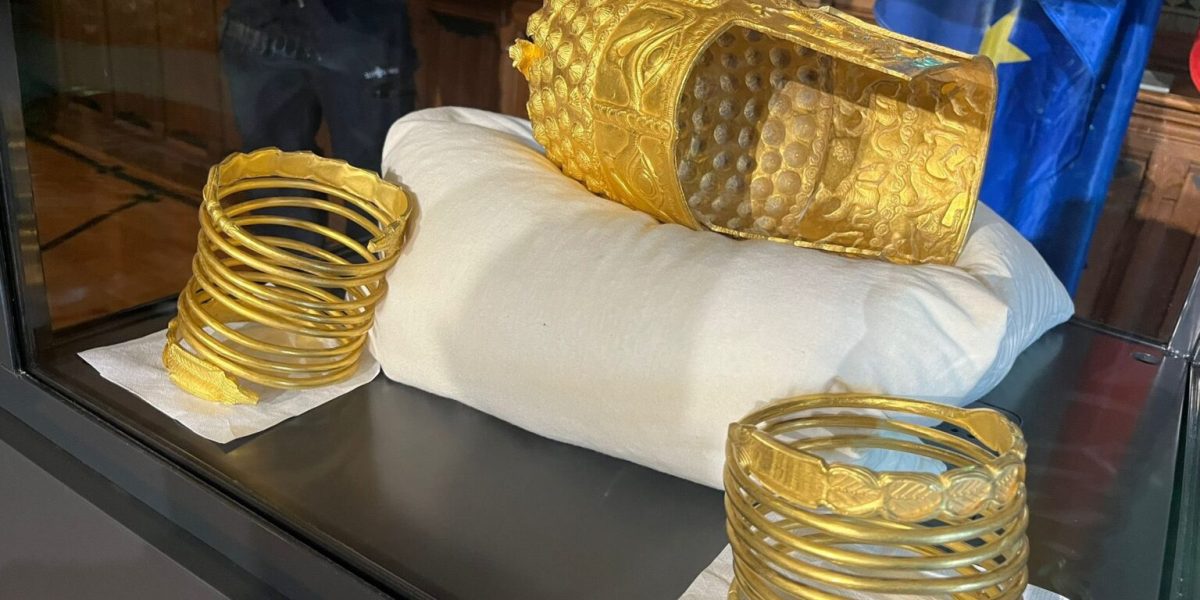 Eforturi suplimentare pentru a găsi a treia brățară