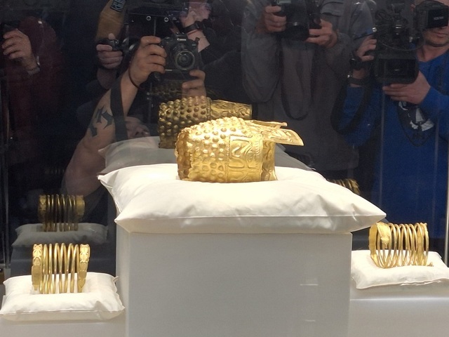 Coiful de la Coțofenești, vedeta MNIR. Apel pentru a găsi cea de-a treia brățară