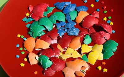 Profită! „Ceaiul” de coji de ouă îți face grădina o minune după Paște