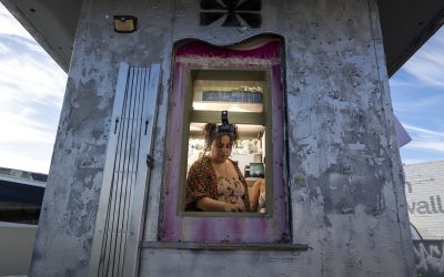 Doi tineri din San Francisco transformă pasiunea pentru muzică electronică într-o platformă culturală cu impact social San Francisco, SUA – Doi prieteni, ambițioși DJ-i în vârstă de 26 și 27 de ani, au reușit să transforme o pasiune pentru muzica electronică într-o platformă culturală vibrantă, cu un puternic impact social