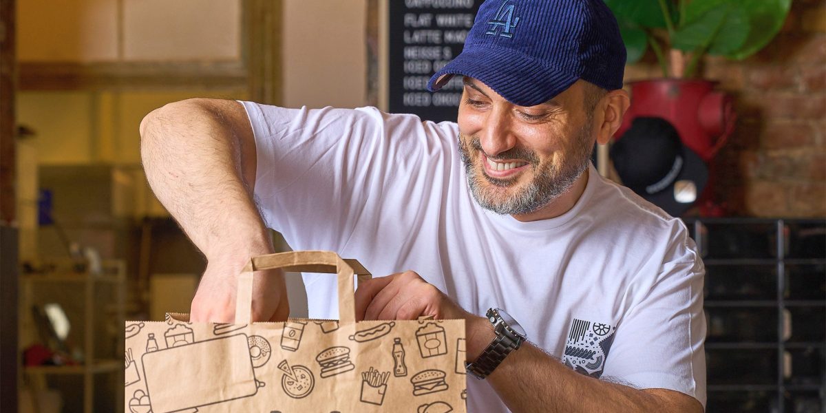 Burgerii, mai tari ca drobul de Paște: Ce au comandat românii prin aplicații