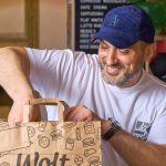 Burgerii, mai tari ca drobul de Paște: Ce au comandat românii prin aplicații