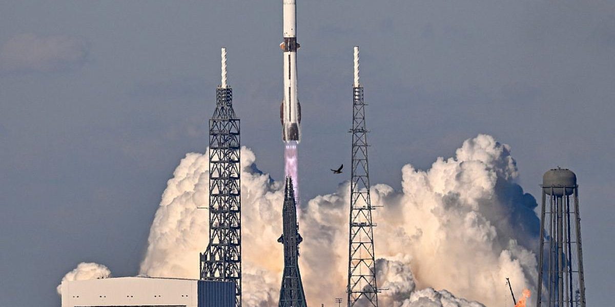Blue Origin ajunge în istorie: Racheta cu motor reutilizabil, lansată