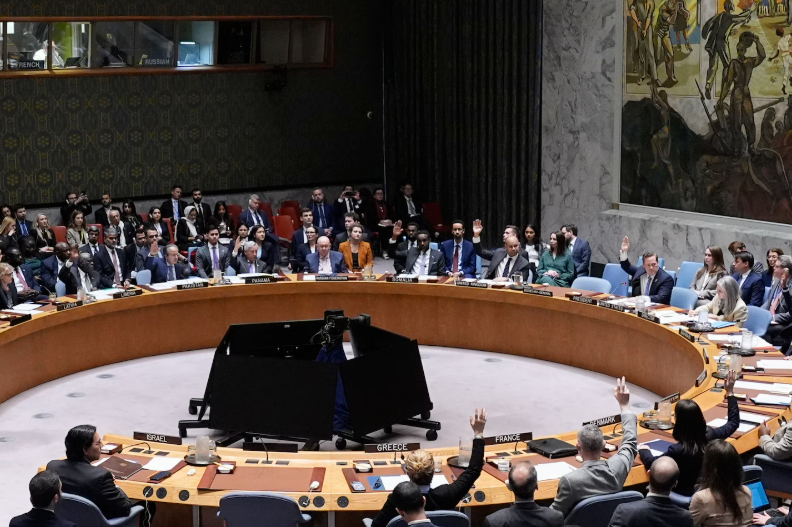 Consiliul de Securitate al ONU amână din nou votul privind Strâmtoarea Ormuz NEW YORK, SUA – Consiliul de Securitate al Organizației Națiunilor Unite a decis să amâne pentru săptămâna viitoare votul asupra rezoluției referitoare la Strâmtoarea Ormuz, una dintre cele mai strategice rute maritime din lume