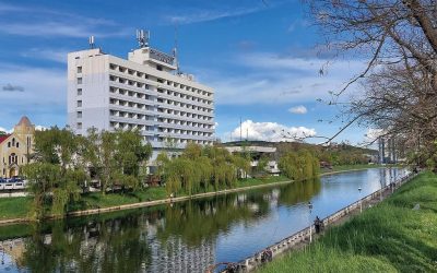 Hotelul continental forum oradea, repus în lumina reflectoarelor după renovare extinsă ORADEA – Hotelul Continental Forum din ORADEA și-a redeschis porțile, marcând o transformare majoră în urma unui proiect de renovare de peste 4 milioane de euro
