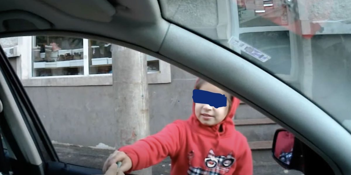 Peste 400 de victime ale traficului de persoane, majoritatea români și bulgari, identificate în Grecia Peste 400 de persoane, suspecte a fi victime ale traficului sau exploatării, au fost găsite cerșind în Atena și Salonic în primele trei luni ale acestui an