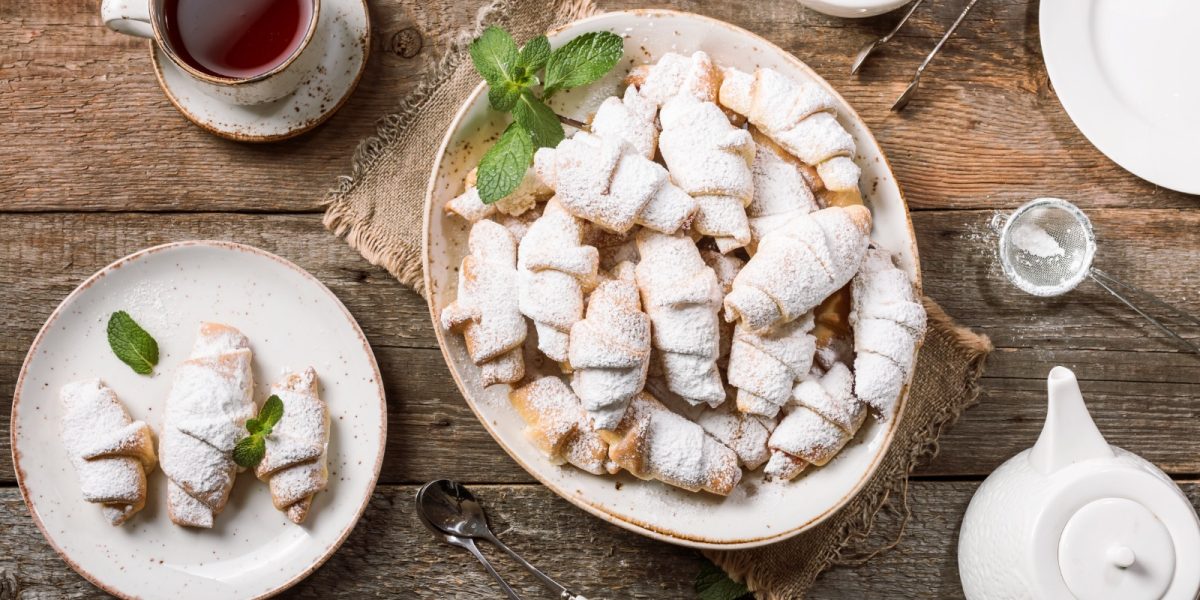 Cornulețe fragede cu Hochland Creme: Un deliciu Rapid și irezistibil!