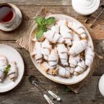 Cornulețe fragede cu Hochland Creme: Un deliciu Rapid și irezistibil!