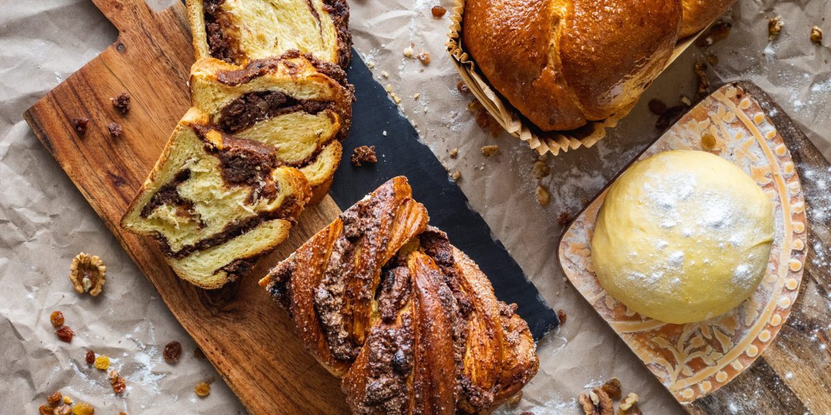 Cozonacul, desertul-simbol al românilor: Origini europene, secrete dulci