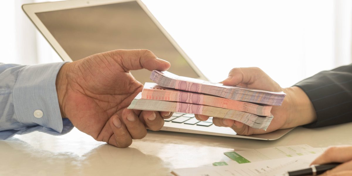 Moldova: Dobânzi și comisioane plafonate la creditele de consum