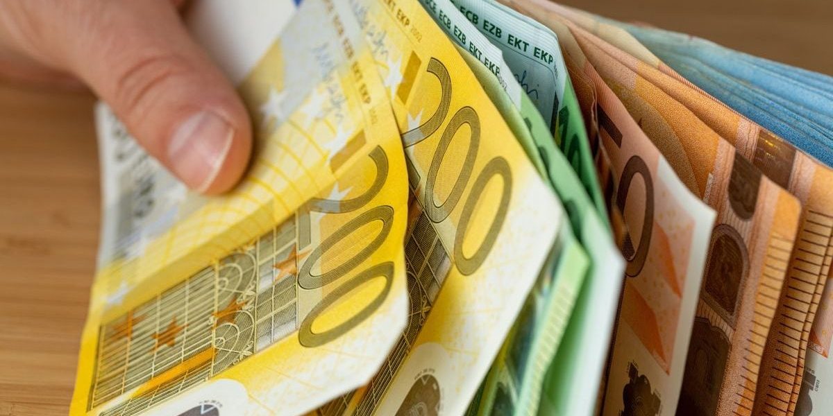 Româncă din Italia, păcălită crunt de o femeie din Turda, travestită