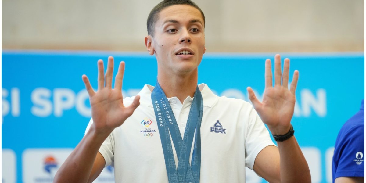 David Popovici intră într-o nouă „misiune specială” în afara bazinului