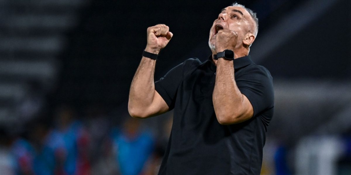 Iranul, incertă în privința participării la Cupa Mondială: Cosmin Olăroiu, cu șanse de a profita Situația echipei naționale de fotbal a Iranului rămâne neclară în ceea ce privește participarea la Cupa Mondială din această vară, organizată de Statele Unite ale Americii, Mexic și Canada