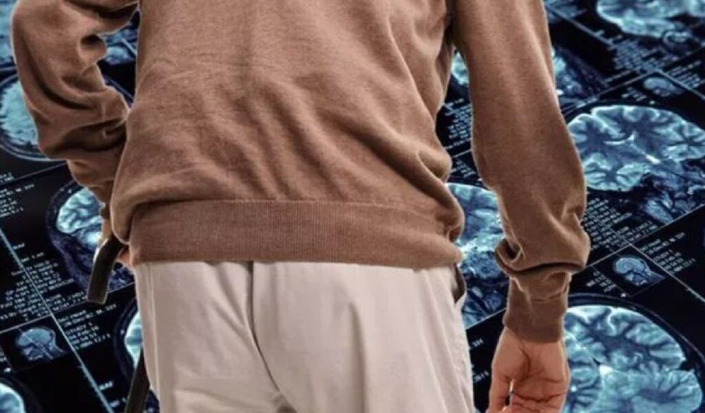 Atenție la mers: 3 semne subtile ce pot ascunde demența!