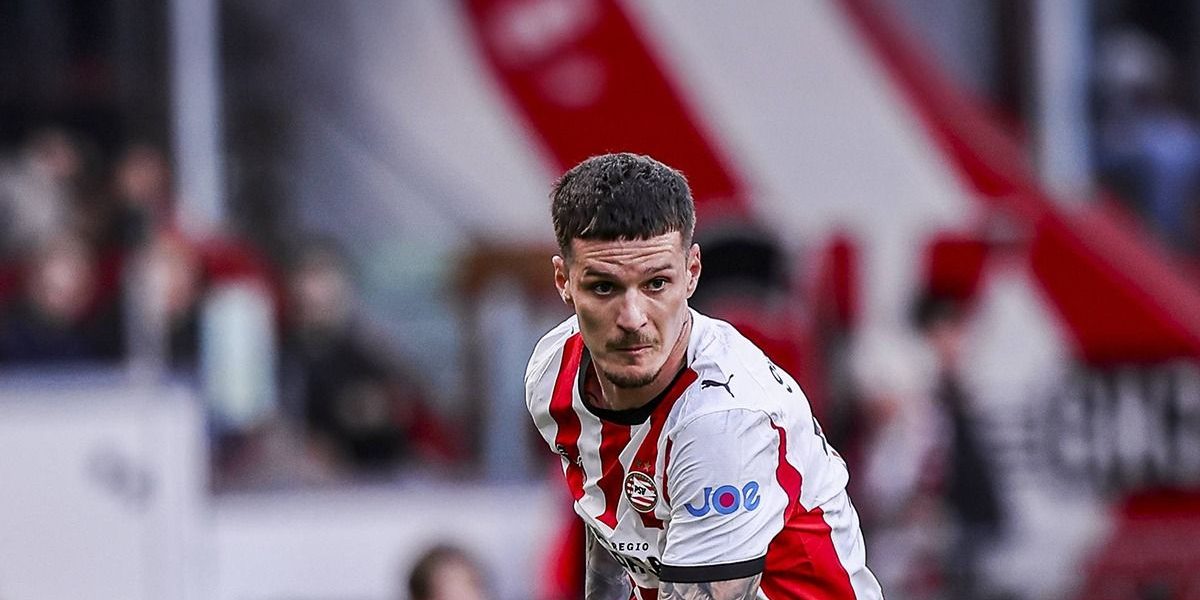 PSV Eindhoven, cu Dennis Man pe teren, aproape de titlul de campioană în Olanda Echipa PSV Eindhoven, cu atacantul român Dennis Man pe teren, a făcut un pas uriaș spre cucerirea titlului de campioană a Țărilor de Jos, după o victorie spectaculoasă cu 4-3 în fața lui Utrecht