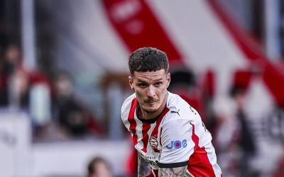 PSV Eindhoven, cu Dennis Man pe teren, aproape de titlul de campioană în Olanda Echipa PSV Eindhoven, cu atacantul român Dennis Man pe teren, a făcut un pas uriaș spre cucerirea titlului de campioană a Țărilor de Jos, după o victorie spectaculoasă cu 4-3 în fața lui Utrecht