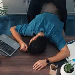 Angajat a dat în judecată firma: 500.000€ despăgubiri pentru concediu NEPLĂTIT! Câți ani fără vacanță?