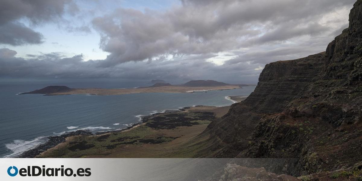 Canarele se pregătesc pentru o zi ploioasă și cu vânt puternic Canarele se pregătesc pentru o zi de marți cu vreme severă, conform prognozelor meteorologice