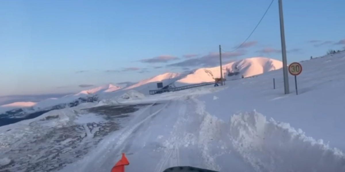 Iarna s-a întors în forță în România, surprinzând locuitorii cu temperaturi scăzute și ninsori abundente, chiar în luna aprilie