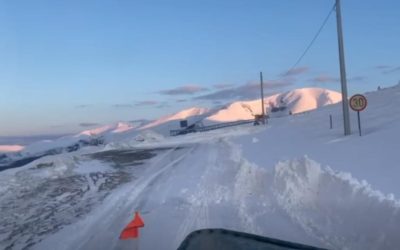 Iarna s-a întors în forță în România, surprinzând locuitorii cu temperaturi scăzute și ninsori abundente, chiar în luna aprilie