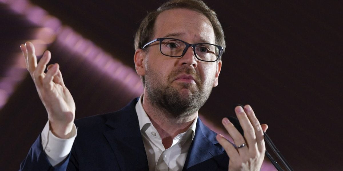 Fritz, foc și pară: Apără guvernarea Bolojan, atacă PSD pentru „jocurile de putere”