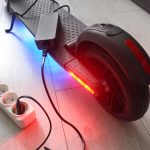 Apartament în flăcări: Pericol ascuns la prize. Ce spune un inginer din București despre trotinete