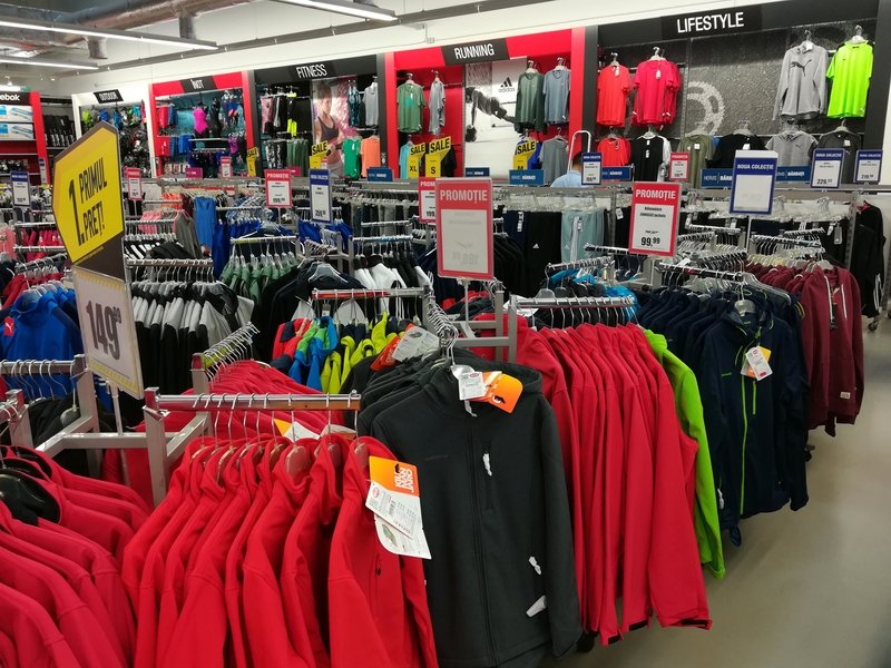 Un lanț de magazine celebru dispare din România: Ce se întâmplă cu sutele de angajați?