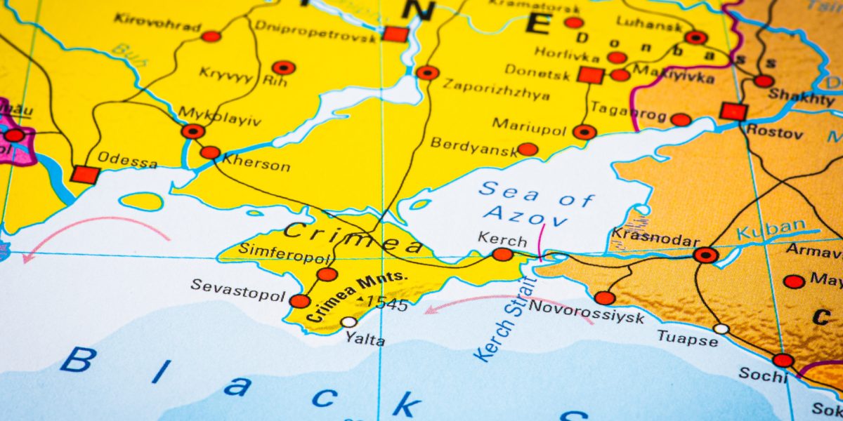 Un avion militar rusesc s-a prăbușit în Crimeea, 29 de persoane și-au pierdut viața Un avion de transport militar rusesc de tip An-26 s-a prăbușit marți seară în Crimeea, soldându-se cu moartea a 29 de persoane aflate la bord, conform informațiilor vehiculate de canalele rusești de pe Telegram și preluate de agențiile internaționale de presă