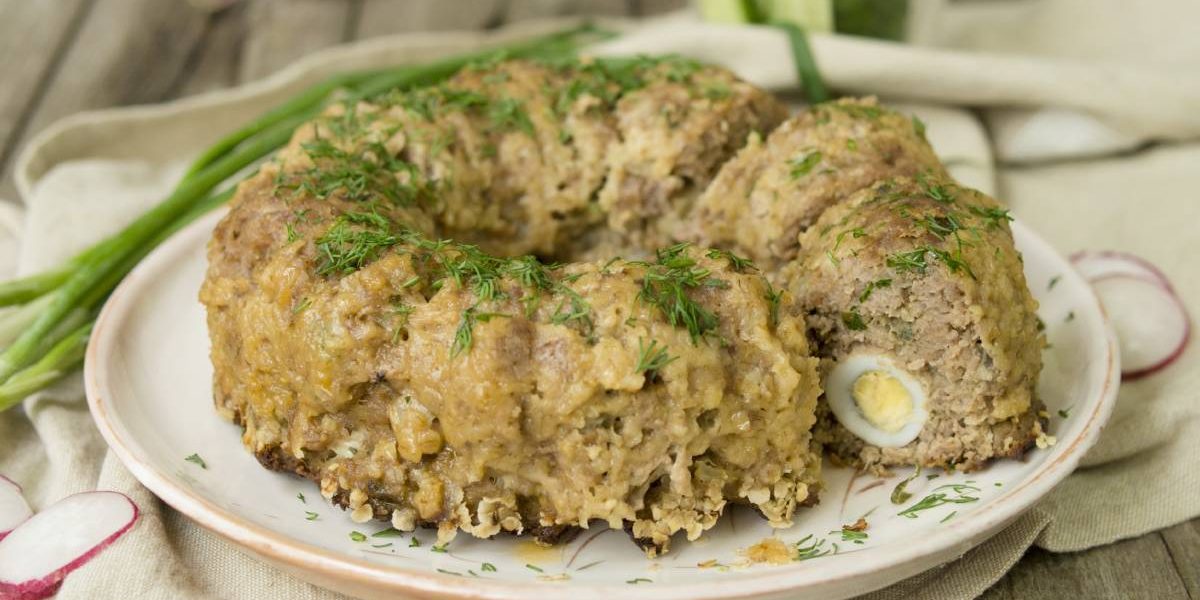 Drobul de Miel: Secretul unei Delicatese de Paște Reușite Drobul de miel, alături de friptură și ciorbă, reprezintă un preparat tradițional nelipsit de pe mesele românilor de Paște