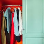 Ce ascunde dulapul tău? Lucruri care îți transformă casa într-un haos