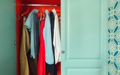 Ce ascunde dulapul tău? Lucruri care îți transformă casa într-un haos