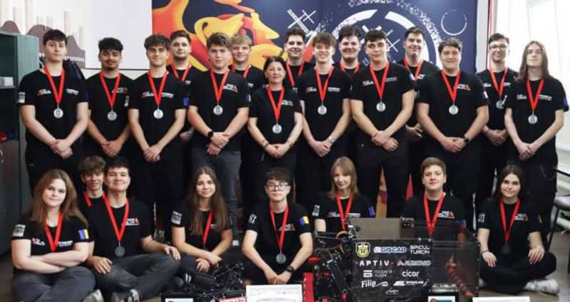 Arad: Geniile de la Informatică pleacă la Mondialul de Robotică din SUA